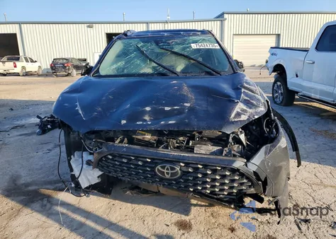 2025 Toyota Corolla Cross Le z USA, uszkodzony, nr VIN 7MUCAABG5SV122157